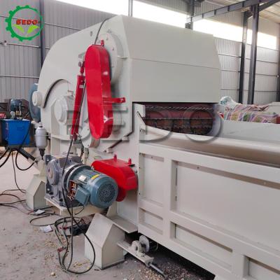 China Powerful Diesel Engine Wood Crusher Machine With 3pcs Flying Knife And 3KW 4KW Discharging Motor Power for sale