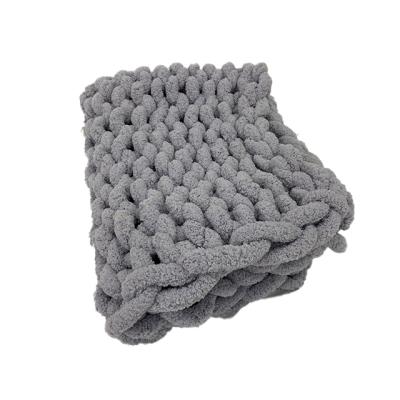 China Manufacturers Anti-Static Thickening Chunky Knit Luxury Chenille Throw Oversized Knitted Giant Blanket for sale