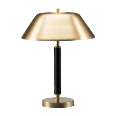 China New Chinese style metal table lamp bedside bedroom living room nordic table lamps modern light luxury showroom decoration for sale