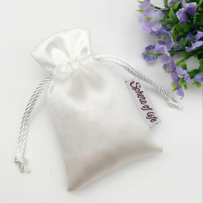 China Reusable Suction Pouch Bags Carrying Cloth Personalized Drawstring Satin Hair Bag for sale