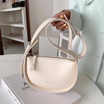 China PORTABLE Women Trends 2022 Fashion Brand Designer Adjustable Wide Strap Ladies Handbags Saddle Small Shoulder Cross - Body Bags for sale