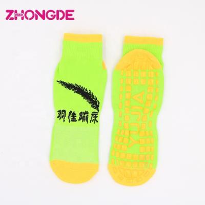 China Non Slip Non Slip Ankle Stock Custom Trampoline Bumps Indoor Anti Slip Grip Socks For Kids for sale