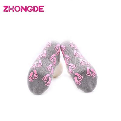 China Non Slip Terry Antibacterial Cotton Yogo Anti Slip Socks Yoga Socks With Grips for sale