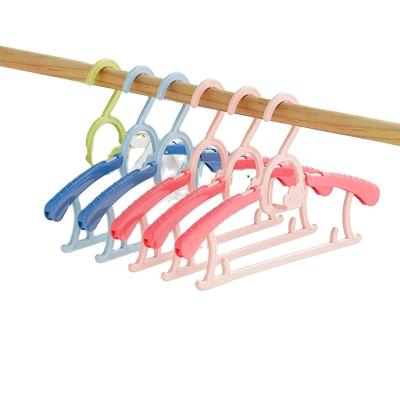 China Contemporary Length Baby Clothes Hanger 5 Pcs Adjustable Kids Clothes Organizer Family Use PP Material for sale