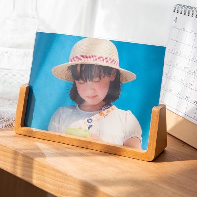 China Fashionable U-shape Solid Wood Acrylic Home Decoration Photo Frame 4*6 Inch Photo Frame 5*7 Inch Walnut Creative High Quality Pendulum for sale