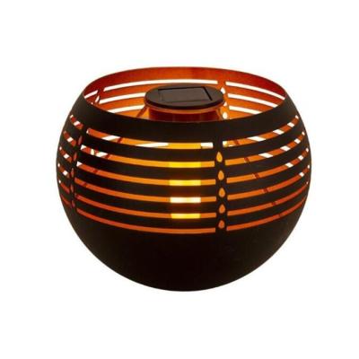 China New Amazon Garden Flickering Garden Light Metal Garden Decoration Light Table Lantern Solar Hot Selling Solar Outdoor Table Lantern for sale