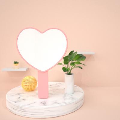 China New Hot Selling Portable Handheld Led Lighted Black/Pink Handle Fancy Mirror Hand Held Heart Pink Gift Custom Make Up Mirror for sale