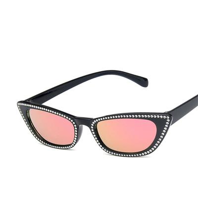 China 2022 Cat Eye Fashion Women's Personality Shades Sunglasses Wholesale Cat Eye Diamond Sunglasses Retro for sale