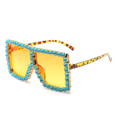 China Fashion Sunglasses Rhinestone Bling Wide Temple Big Oversized Sunglasses Women Stones F Ashion Shading Lenses Uv400 for sale