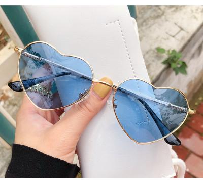 China Fashion Sunglasses Shape Love Metal Kids Sunglasses Sun Glasses Polarized Wholesale Kids Party Sunglasses for sale