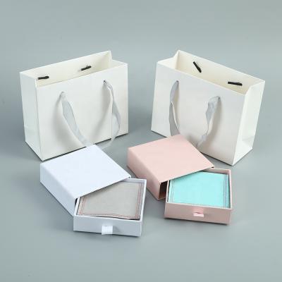 China Soft And High Quality Jewelry Packaging Pouch And Slide Boxes Set For Jewelry Packaging And Display for sale