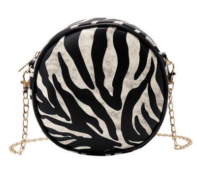 China Fashion leopard print round messenger bag can be shoulder ladies messenger bag for sale