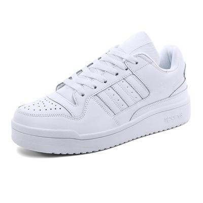 China 2023 fashion trend men's and women's white sports shoes Air Force casual shoes new small board shoes for sale