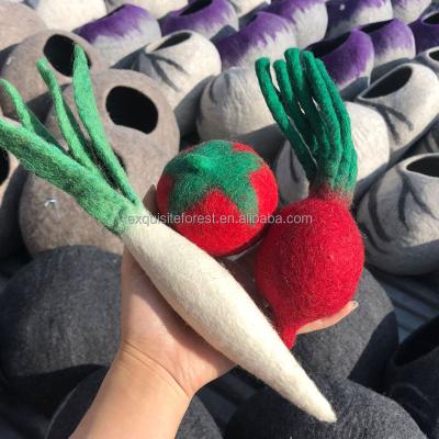 China Lifelike Realistic Wool Felt Toy Food Play Toy Tomato Radish Opens Vegetable Handmade Cute Felt for sale