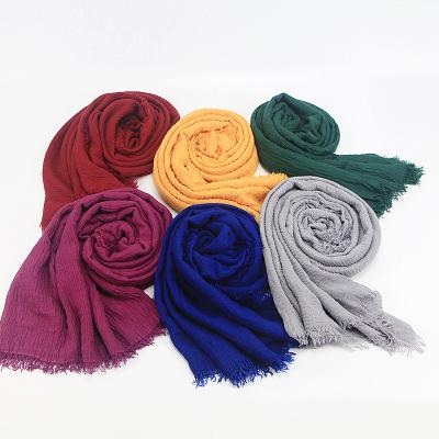 China Cotton 2021 Solid Color Muslim Simple Cotton Spring Summer Turban Hijab Canvas Pleated Women Mini Crinkle Scarf Shawl Malaysia Headscarf for sale