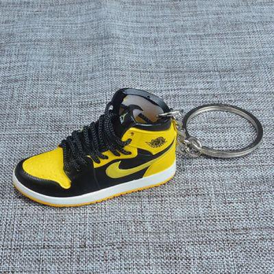 China New wholesale plastic and dropshipping mini 3d key chain sneaker jordan sneaker key chain jordan sneaker key chain for sale