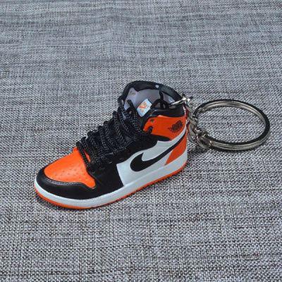 China New plastic wholesale and dropshipping 3d sneaker key chain jordan mini sneaker key chain sneaker key chain for sale