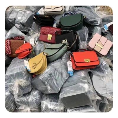 China Fashionable Used Clothing New best sale in Africa cheap price stock ladies bags handbag liquidation surplus cancelled stock lots for sale