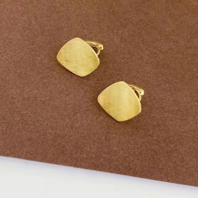 China Fashion Real 18K Gold Earrings Jewelry CLASSIC Luxury Pure Ladies Female Bridal Engagement Wedding Earrings for sale