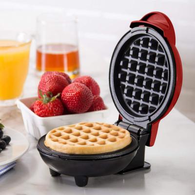 China Outdoor Fresh 50% Touch Off Hot Sale Mini Individual Home Children Cake Electric Portable Baking Waffle Maker for sale