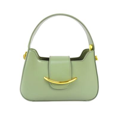 China Newest Design Summer Trend Designer High Quality 2022 New Ladies Hand Bag Fashion Luxury Handbags For Women Clip Below Shoulder Bags for sale