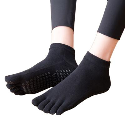 China Antibacterial Combed Cotton All Inclusive Five Finger Knocks Dance Yoga Fitness Exercise Indoor Distribution Socks for sale