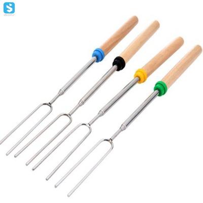 China Thermal Resistance Wholesale Wooden Handle Grill Stainless Steel Roasting Sticks Extendable Meat Skewers GRILL Baking Forks for sale