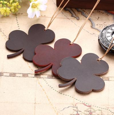 China Creative Crazy Horse Leather Pendant Bookmark Europe Vintage Activity Gift Clover Page Shape Handmade Leather Marker for sale