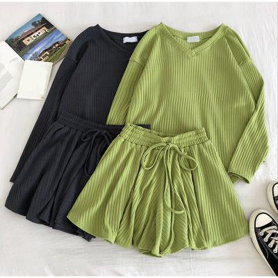 China Anti-Wrinkle Fashion 2 Pcs Casual Women Set V-Neckline Long Sleeve Loose Knit Upper + High Waist Hip Elastic Wide Leg Shorts Wild Suit for sale