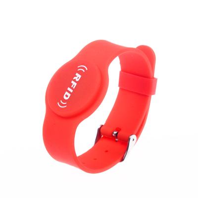 China Kindergarten Waterproof Silicone Best Price NFC RFID Silicone Wristband Eco-friendly Wristband for sale