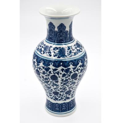 China Chinese traditional blue and white ware vase decoration table ceramic ceramic vase small for sale