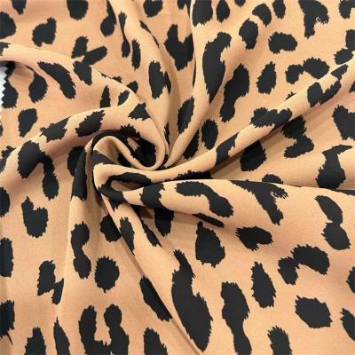 China Leopard Graphic Print Fabric 75D 100% Polyester Linen Print Fabric For Dresses for sale