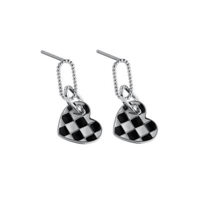 China Fashionable Lady Plaid Earrings 925 Sterling Silver Earrings Heart-Shaped Fashion for sale