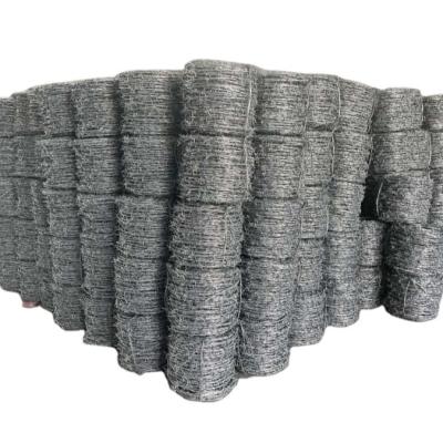 中国 Galvanized Low Carbon Tensile Steel Barbed Wire For Perimeter Protection 販売のため