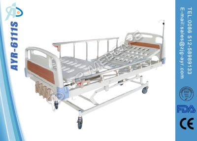 China Diagonal brake Manual Hospital Bed With aluminum alloy side rails and 4 cranks Te koop