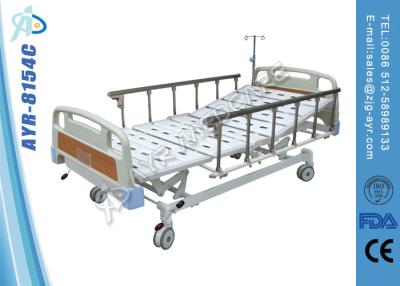 China Cama de hospital manual de acero en frío cuatro manivelas con los carriles laterales en venta