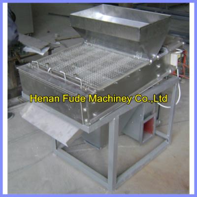 China Dry type peanut peeling machine 400kg/h, roasted peanut peeling machine for sale