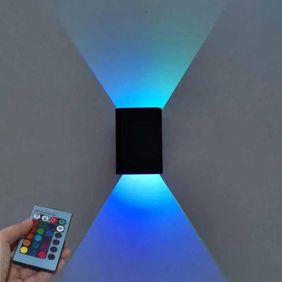 中国 Modern Success Led Bedside Colorful Remote Control Atmosphere Room Decor Fashion RGB Ambient Wall Light 販売のため