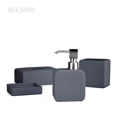 China Sustainable Rubber Oil Painting Porcelain Bathroom Set for sale