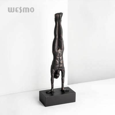 China Europe Gym Men Handstand Sculpture Figurine Custom Resin for sale