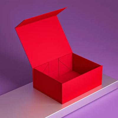 China Embalaje de papel plegable Caja de regalo para bebés magnética Conjunto para recién nacidos Caja de regalo de cristal curativo Embalaje con llave magnética en venta