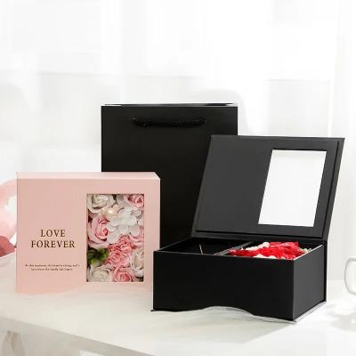 China 2022 Venta caliente Diseño personalizado de lujo Lápiz labial Cartón Perfume Embalaje Joyería Collar Jabón Rosa Flor Cajas de regalo en venta