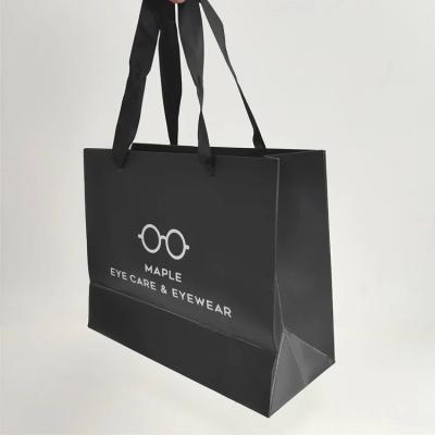 China Saco de presente de luxo para compras fabricante saco de papel prateado com logotipo personalizado saco de presente de doces à venda