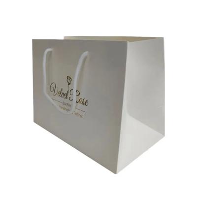 China Logotipo personalizado Etiqueta privada Mini Boutique de lujo Bolsa de regalo de venta al por menor Bolsa de papel con mango Bolsas de compras de papel blanco personalizadas en venta