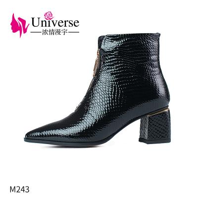 China Genuine Leather Round Toe Boots Women Flat Black Winter Boots Fashion New M243 for sale