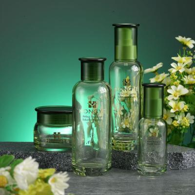 China Personal Care Glassware And Cosmetic Use Glass Bottle With Plastic Cap for sale