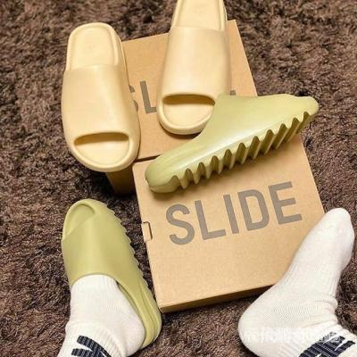 China Brown Sneaker 2021 Sports Sand Desert Sand Bone Graffiti Slides Designer Active Running Slippers Summer Fashion Flat Brown Men Women Beach Causal Sanda for sale