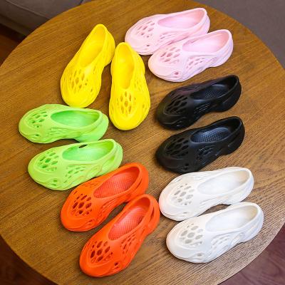 China Around 2021 Summers Wholesale Kids Fashion Sandals Jelly Water Shoes Slipper Beach Footwear For Girls Boys for sale