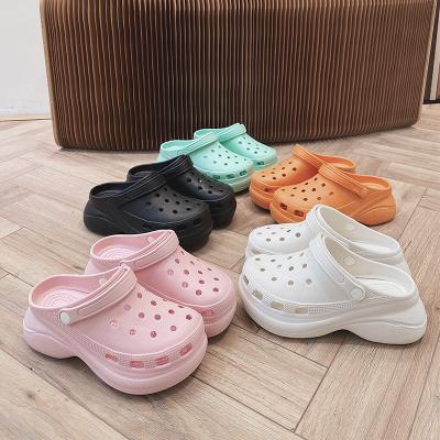 China Fashion Trend 2021 Summer Fashion Garden Beach Platform Shoes Ladies Sandals Casual EVA Slippers For Women for sale