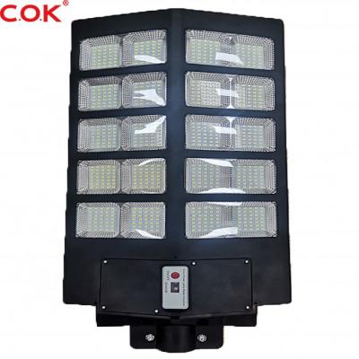 China ROAD outdoor street light 300 watt solar street light 5000 hours working life all in one 300W solar street light for sale